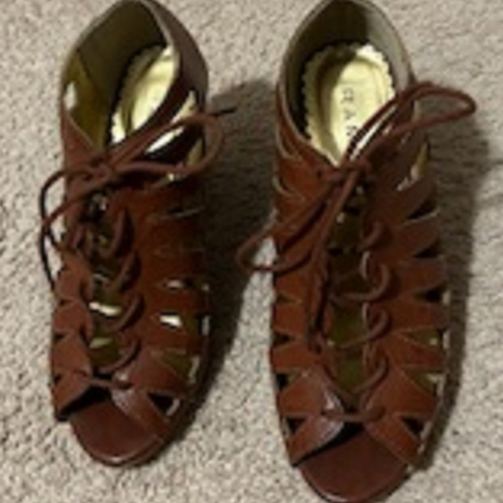 Women's Heels Platform Brown Tie String Enclosure Brand: Rampage Size: 6M